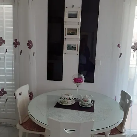 Skoro Apartment Podstrana